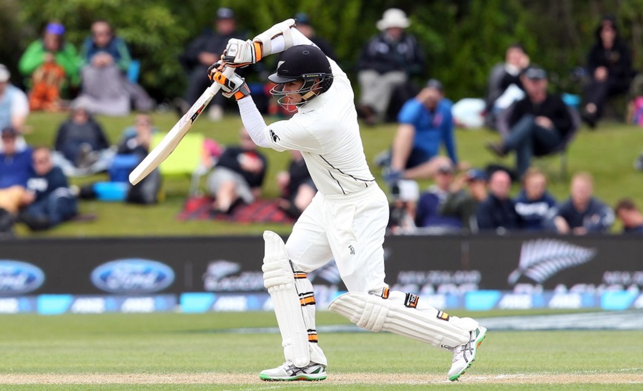 Tom Latham drives with the high elbow on display, New Zealand v Sri Lanka, 1st Test, Dunedin, 3rd day, December 12, 2015