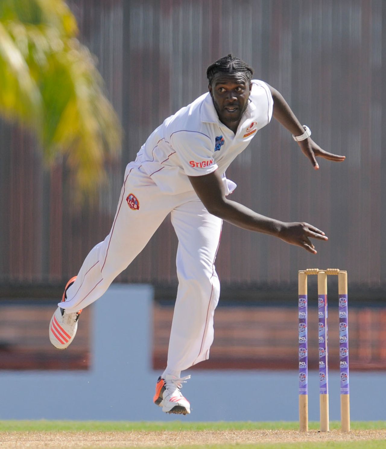 Gavin Tonge picked up the first four wickets to fall, Barbados v Leeward Islands, 1st day, WICB Regional 4 Day Tournament, Barbados, December 11, 2015