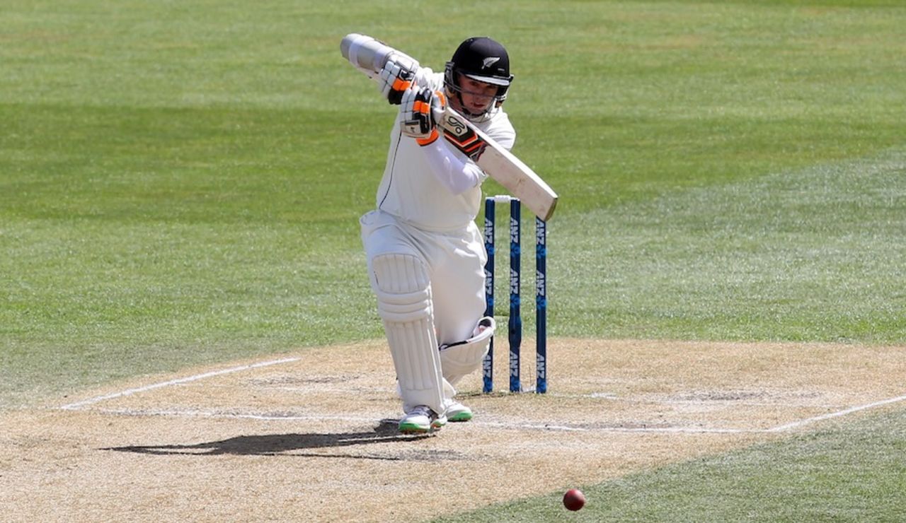 Tom Latham drives on the off side, New Zealand v Sri Lanka, 1st Test, Dunedin, 4th day, December 13, 2015