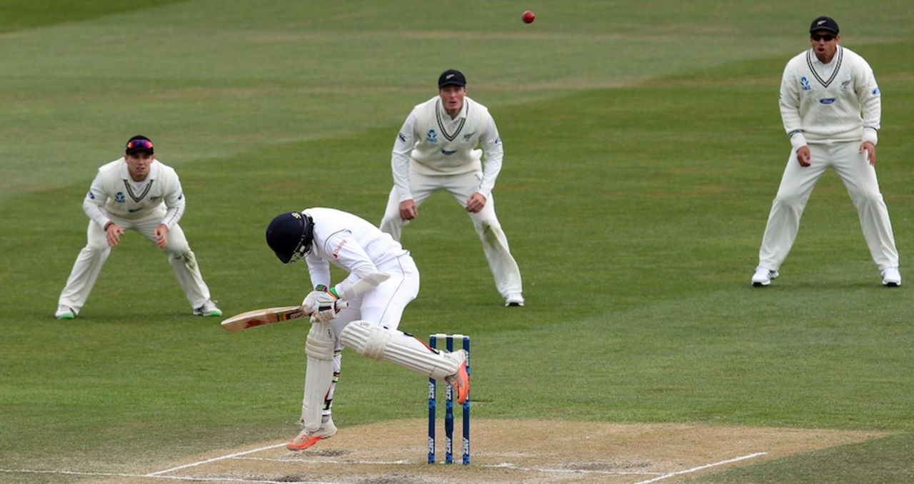 Dinesh Chandimal ducks under a short ball, New Zealand v Sri Lanka, 1st Test, Dunedin, 5th day, December 14, 2015