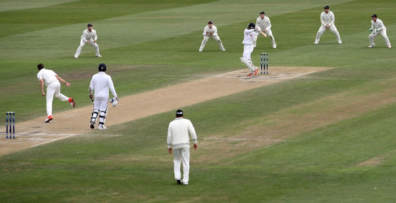 Dinesh Chandimal slashes over the off side, New Zealand v Sri Lanka, 1st Test, Dunedin, 5th day, December 14, 2015