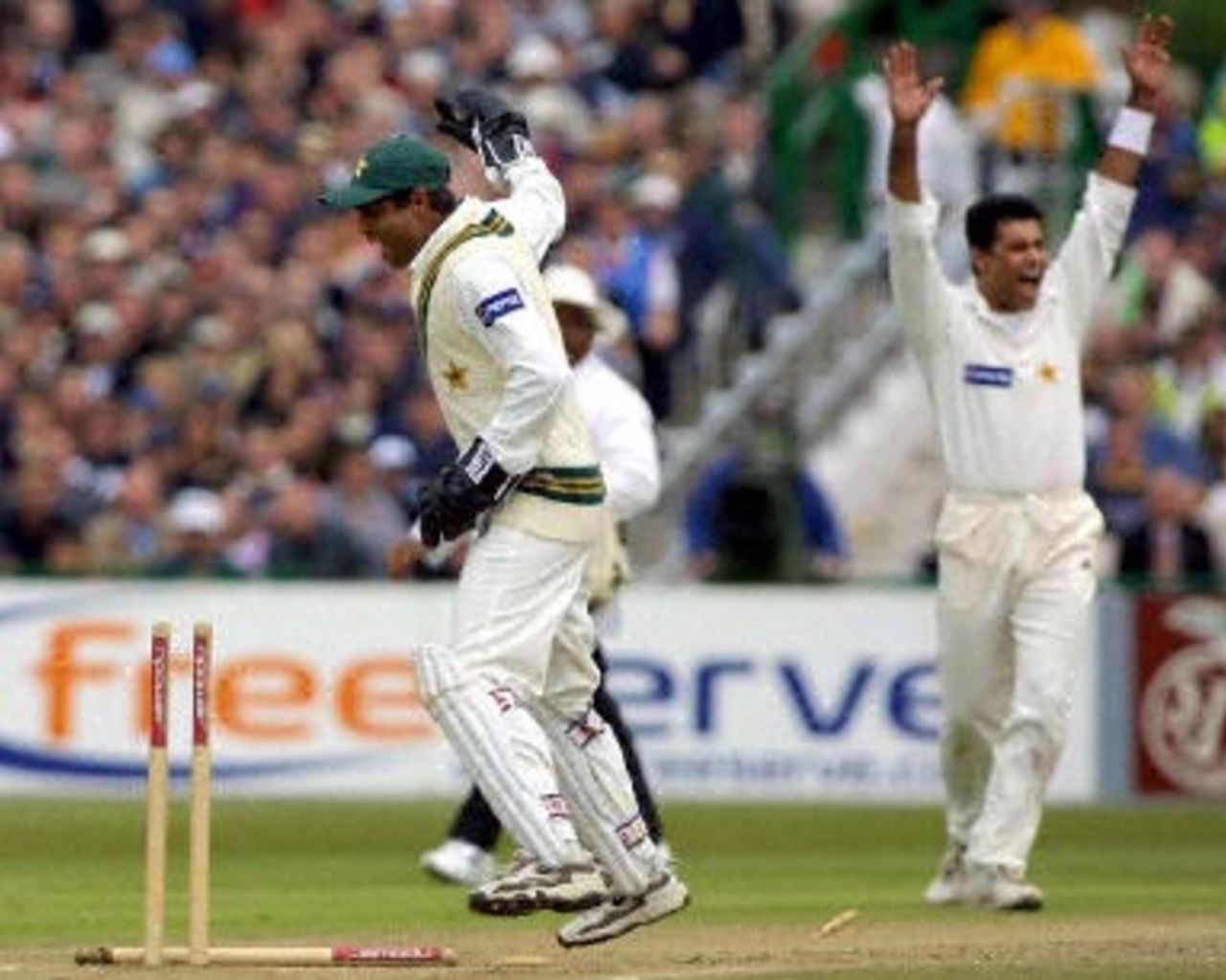 Waqar Younis and Rashid Latif celebrate the runout of Ian Ward, day 3, 2nd Test at Old Trafford, 17-21 May 2001.
