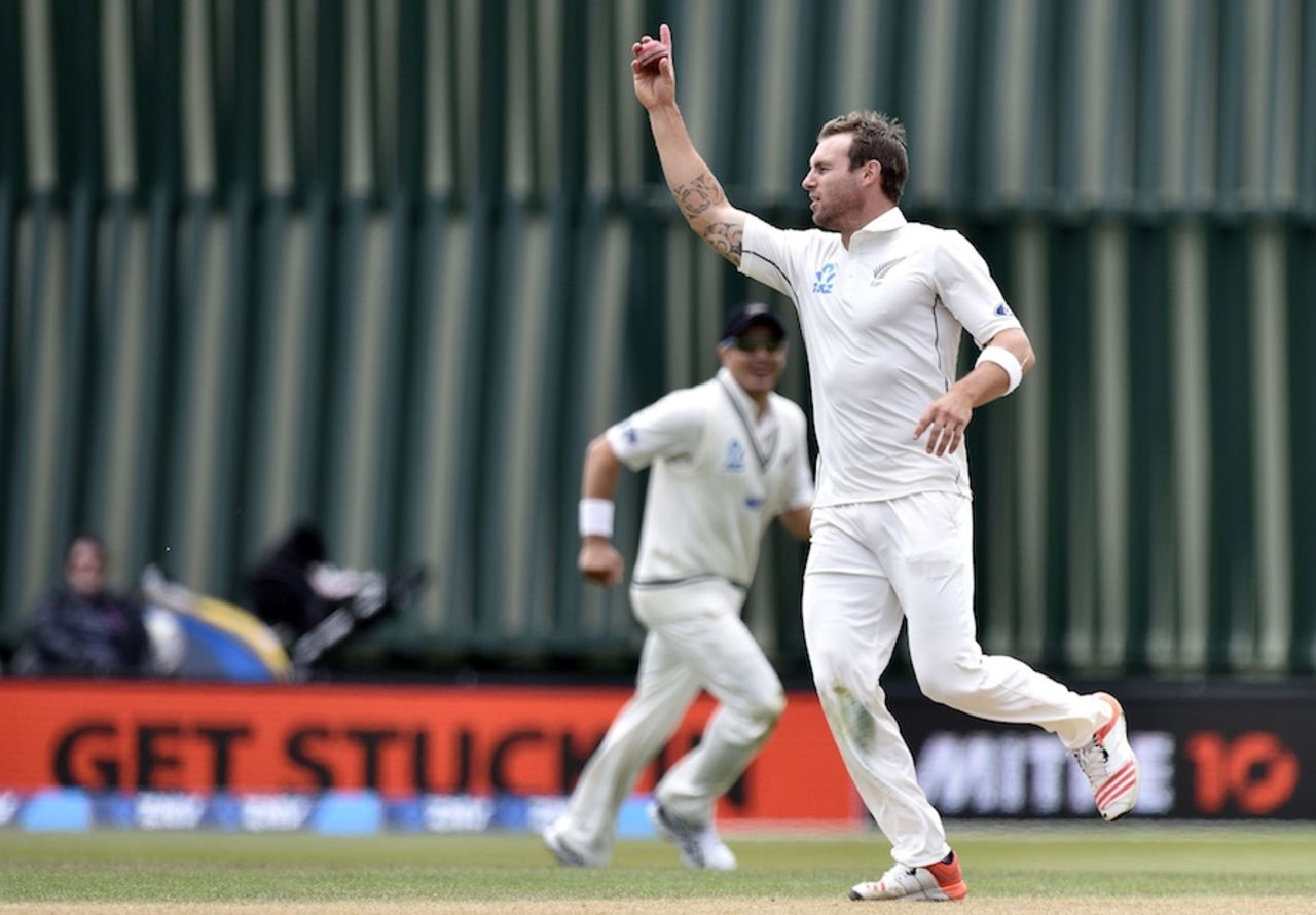 Doug Bracewell claimed the final wicket, New Zealand v Sri Lanka, 1st Test, Dunedin, 5th day, December 14, 2015