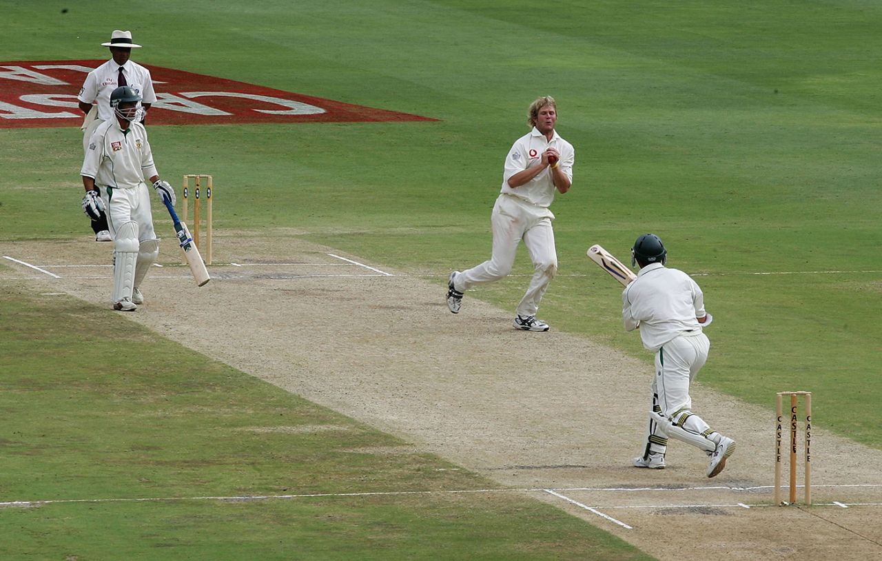 Mathew Hoggard dismissed Nicky Boje caught and bowled, South Africa v England, fourth Test, day five, Johannesburg, January 17, 2005