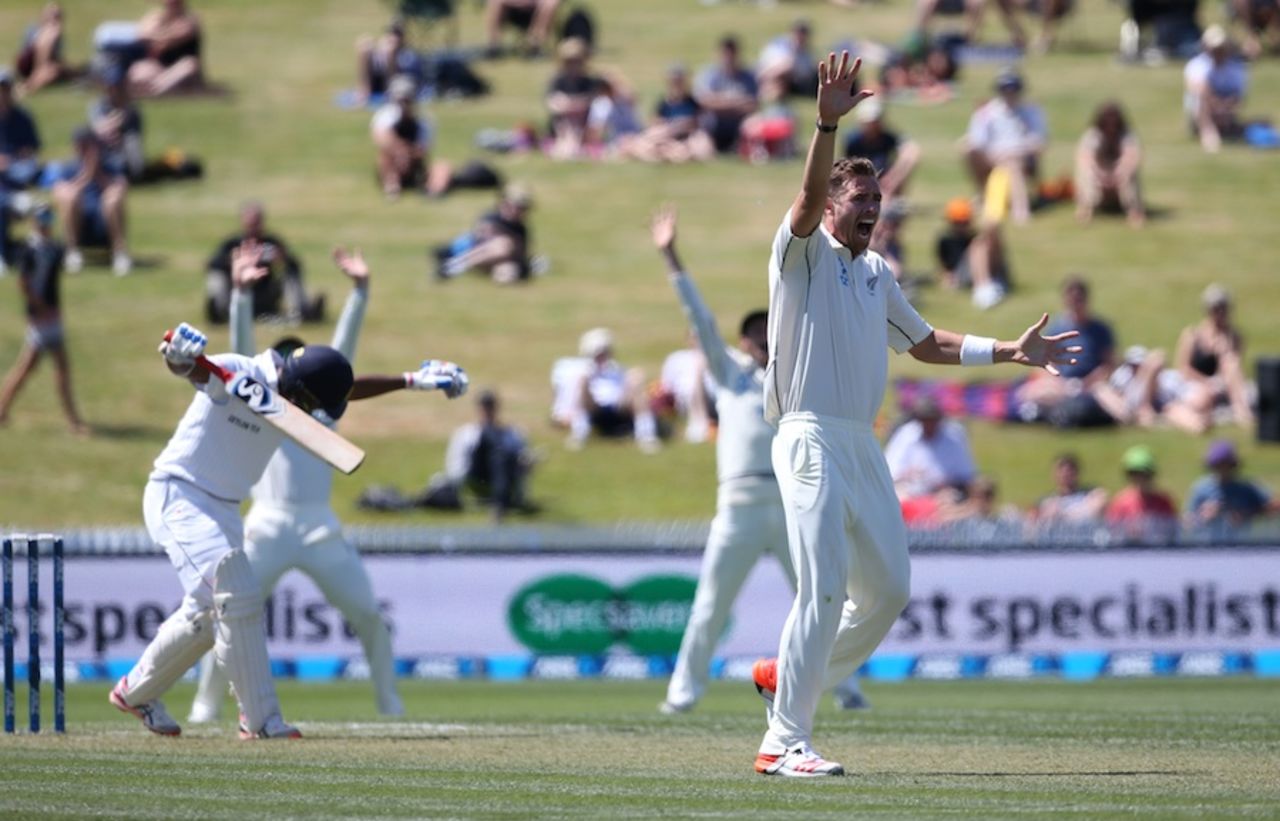 Tim Southee appeals for a wicket, New Zealand v Sri Lanka, 2nd Test, Hamilton, 1st day, December 18, 2015