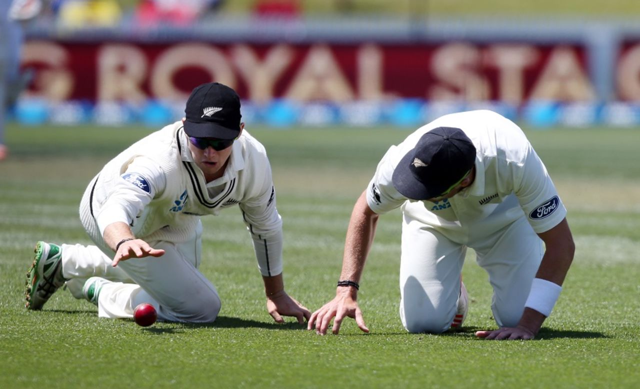Tom Latham scurries after the ball, but the bails would not budge, New Zealand v Sri Lanka, 2nd Test, Hamilton, 1st day, December 18, 2015