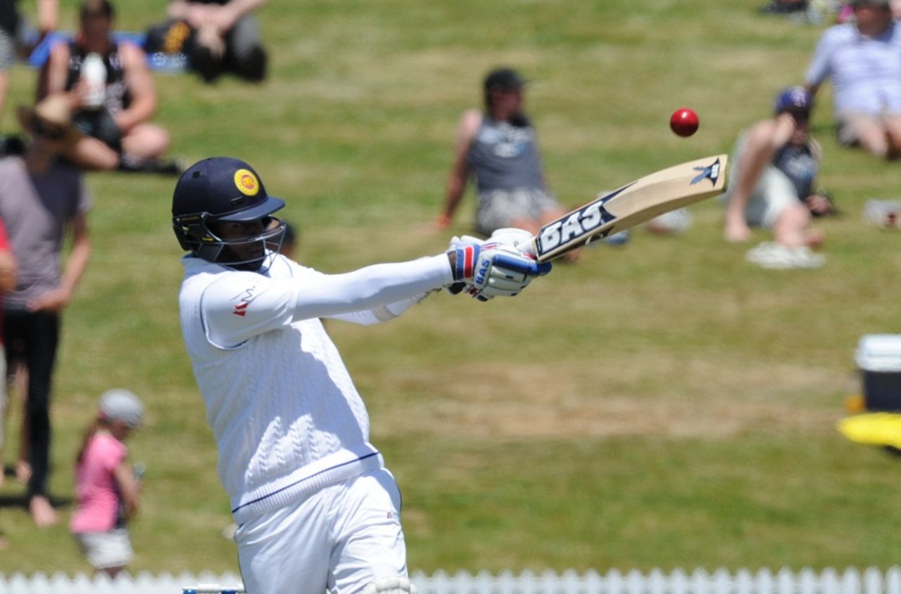 Angelo Mathews plays a pull shot, New Zealand v Sri Lanka, 2nd Test, Hamilton, 1st day, December 18, 2015