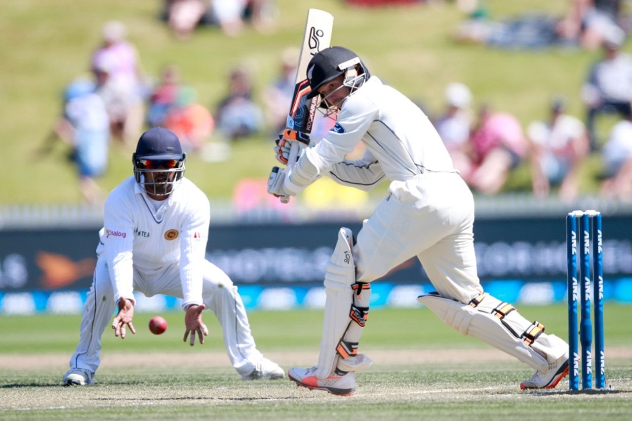 BJ Watling targets the leg side, New Zealand v Sri Lanka, 2nd Test, Hamilton, 2nd day, December 19, 2015