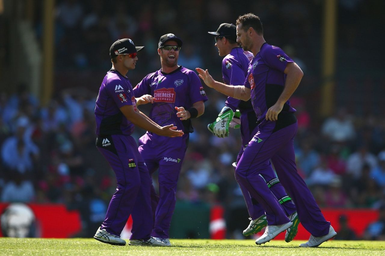 Shaun Tait accounted for Michael Lumb early, Sydney Sixers v Hobart Hurricanes, BBL 2015-16, Sydney, December 20, 2015