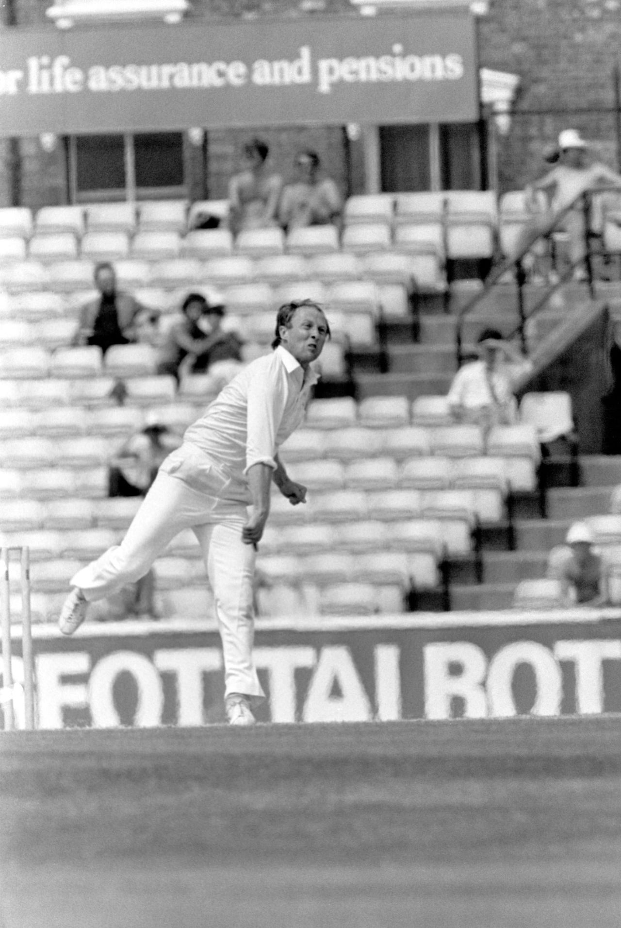 Vic Marks bowls, England v New Zealand, 1st Test, The Oval, 5th day, July 18, 1983
