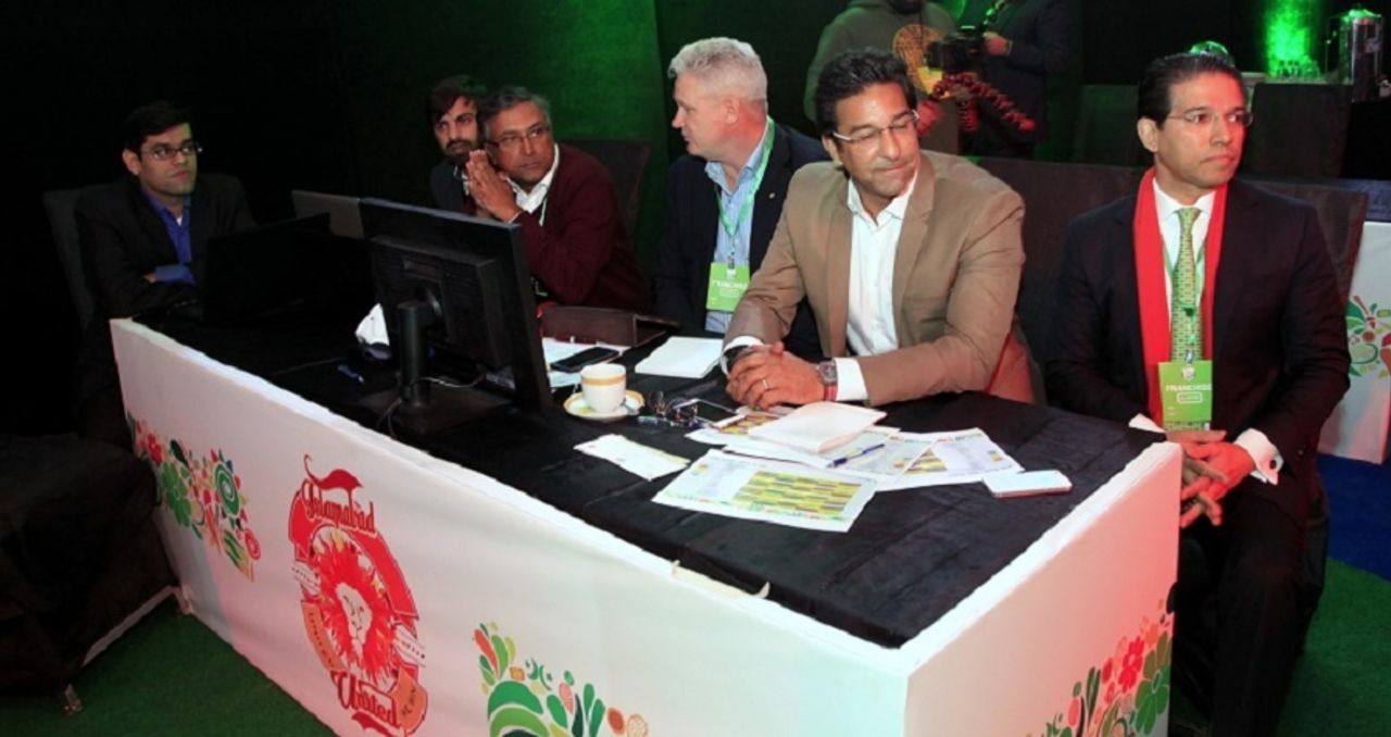 Dean Jones and Wasim Akram of Islamabad United at the draft, PSL draft, Lahore, December 21, 2015