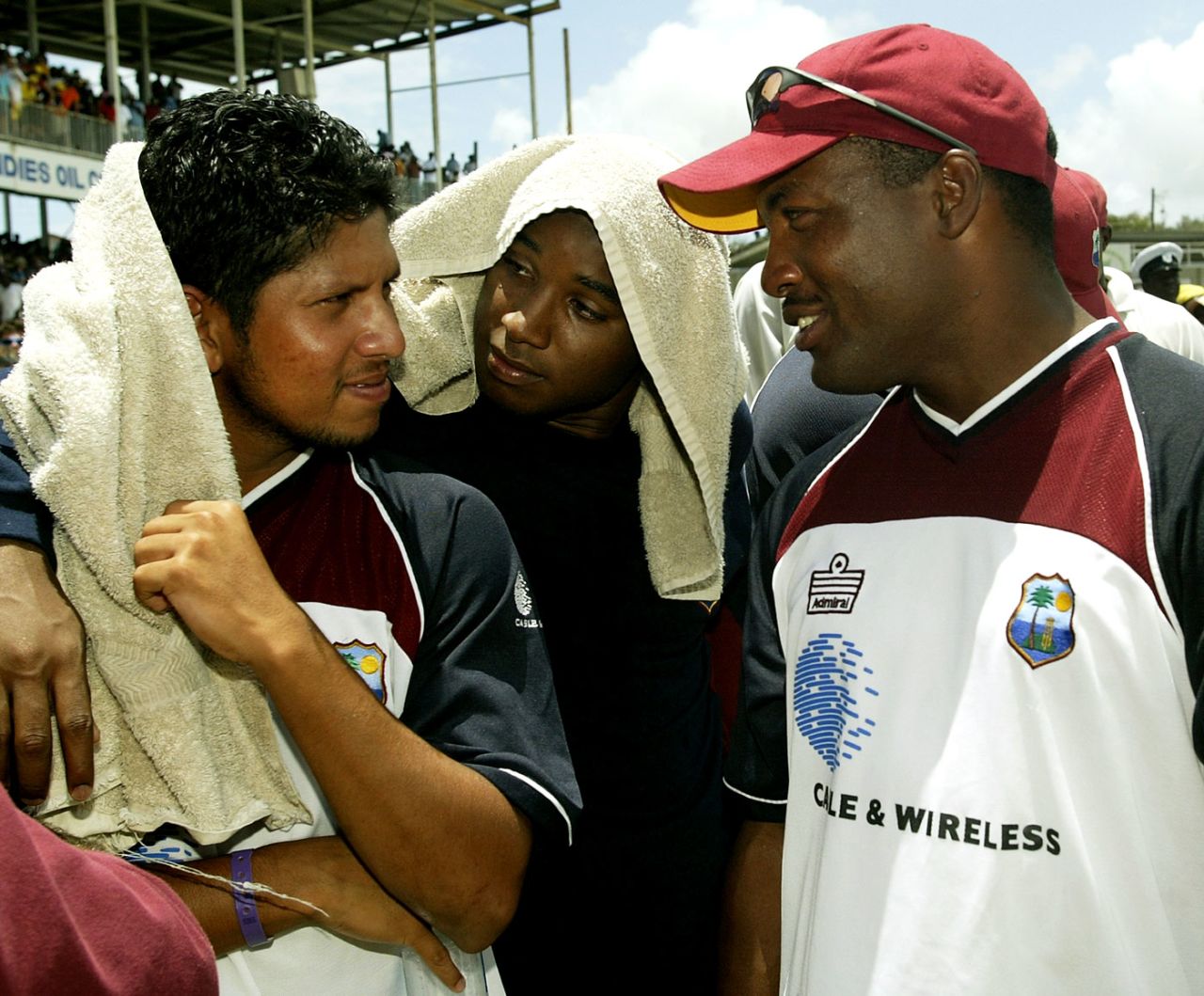 Ramnaresh Sarwan, Tino Best and Brian Lara chat after the win, West Indies v Australia, 4th Test, St John's, 5th day, May 13, 2003