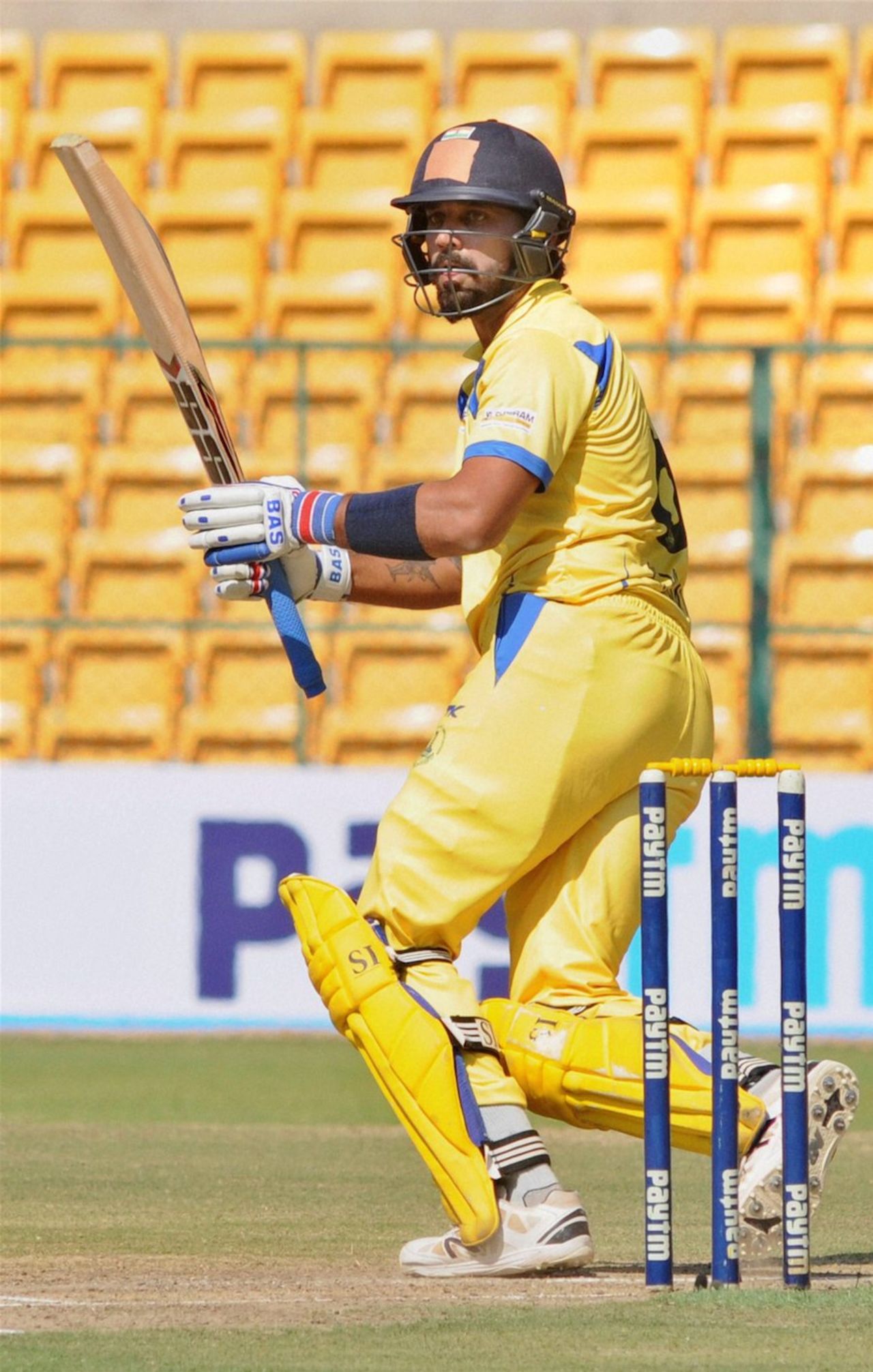 M Vijay targets the leg side during his knock of 33, Tamil Nadu v Uttar Pradesh, Vijay Hazare Trophy, 3rd quarter-final, Bangalore, December 24, 2015