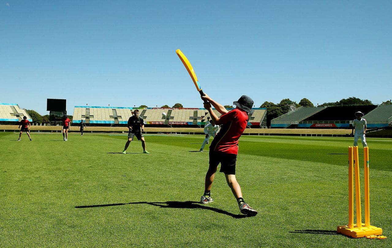Tom Latham coaches kids at an ICC coaching clinic at Hagley Oval, Christchurch, February 12, 2015