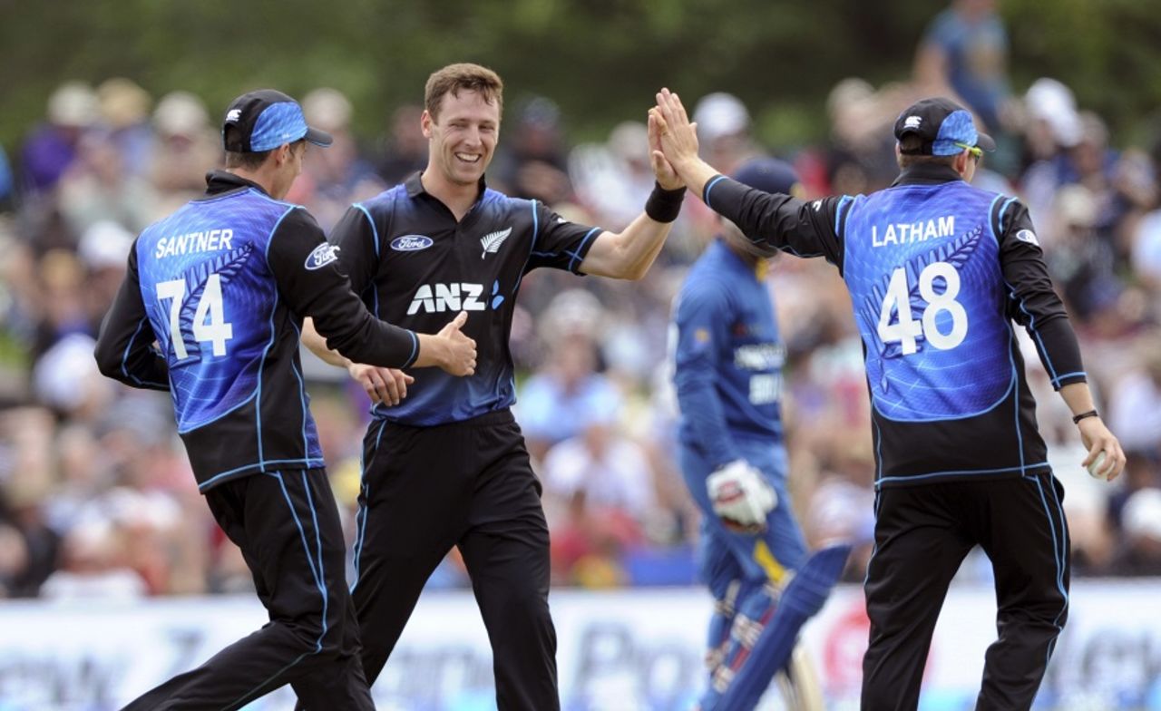 Matt Henry took another four-wicket haul, New Zealand v Sri Lanka, 2nd ODI, Christchurch, December 28, 2015