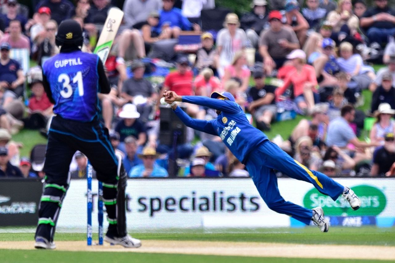 Martin Guptill was dropped on the first ball of his innings by Milinda Siriwardana, New Zealand v Sri Lanka, 2nd ODI, Christchurch, December 28, 2015