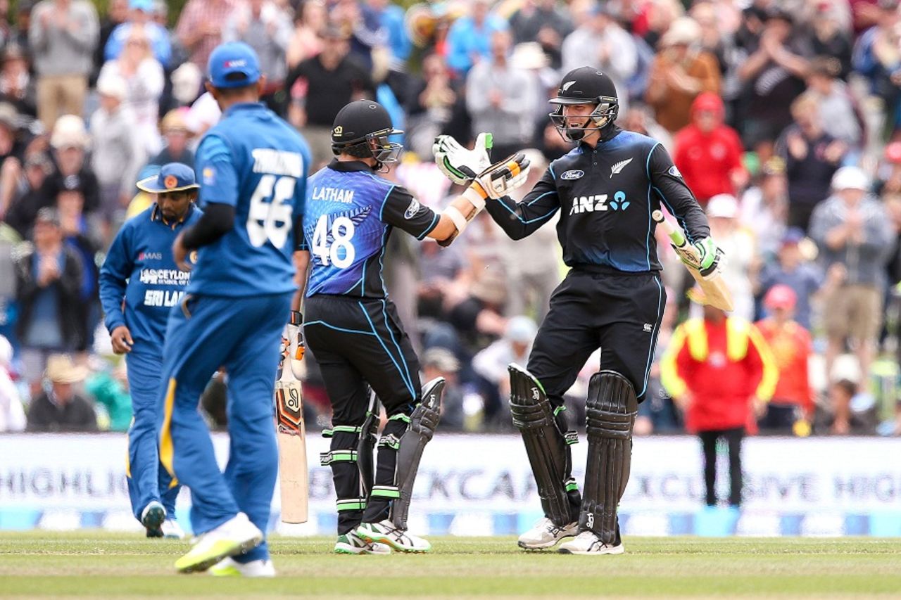 Martin Guptill and Tom Latham chased down 118 in just 8.2 overs, New Zealand v Sri Lanka, 2nd ODI, Christchurch, December 28, 2015