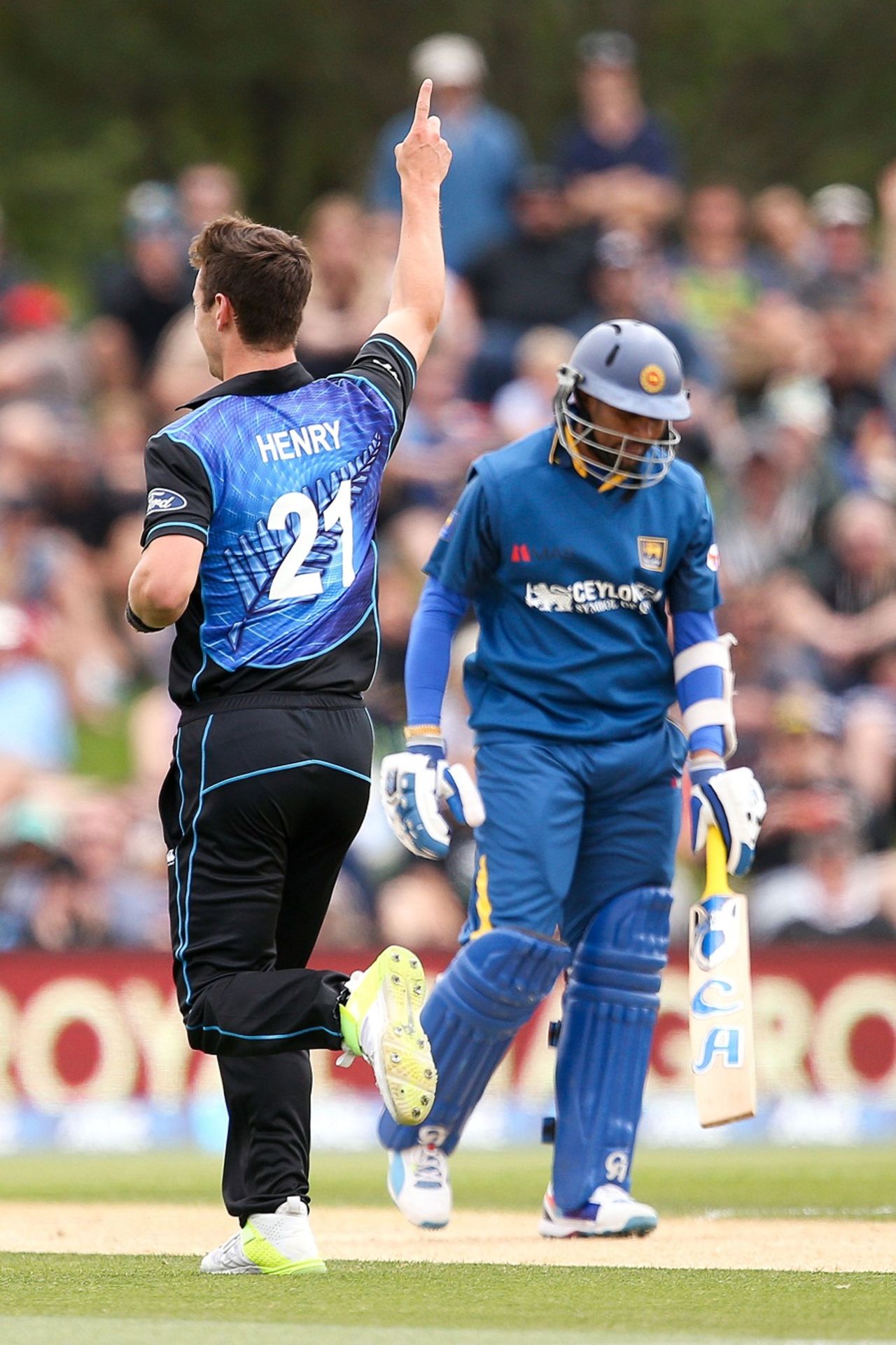 Matt Henry removed Tillakaratne Dilshan for seven, New Zealand v Sri Lanka, 2nd ODI, Christchurch, December 28, 2015