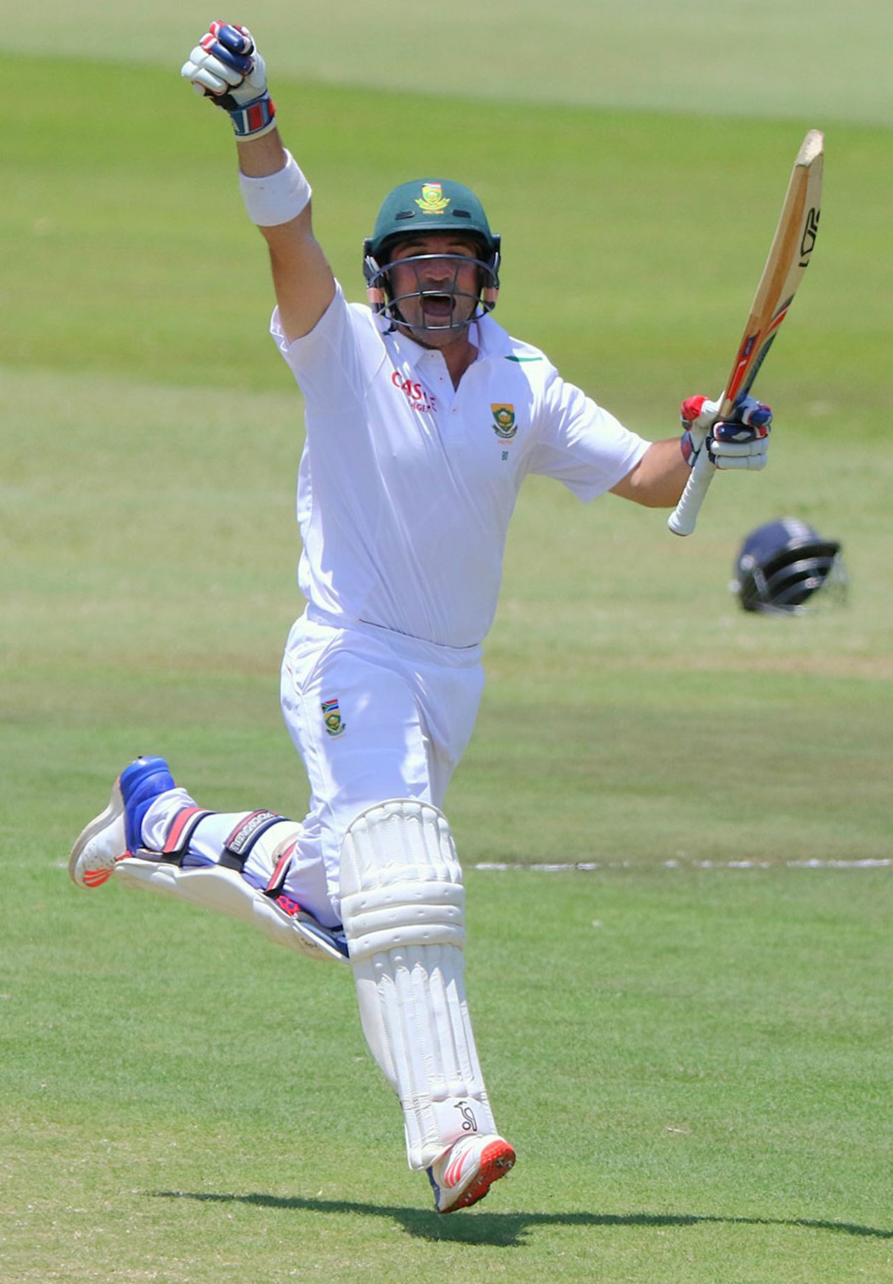 Dean Elgar held South Africa together with his fourth Test hundred, South Africa v England, 1st Test, Durban, 3rd day, December 28, 2015