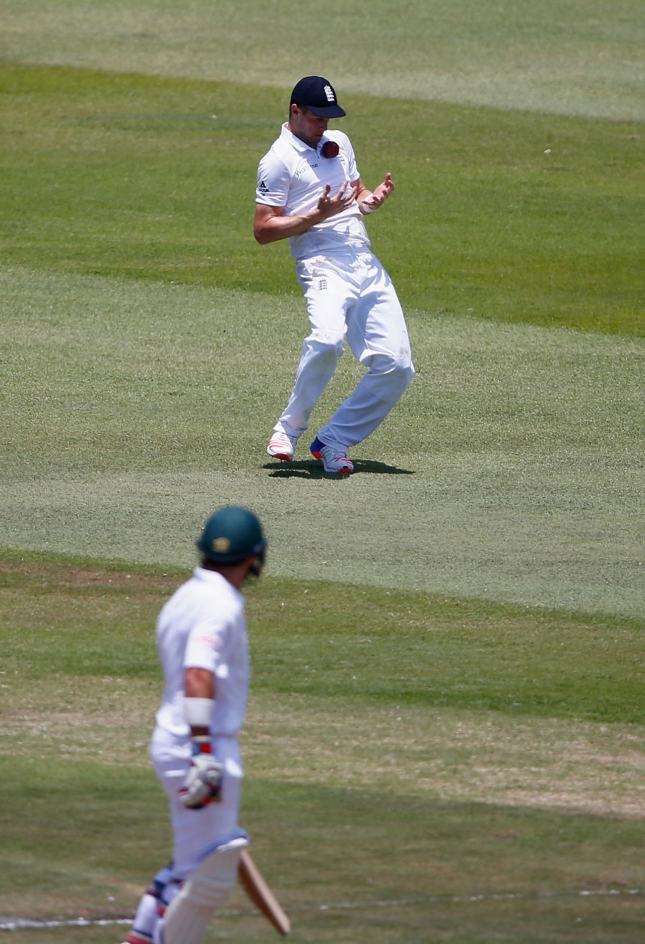 Chris Woakes juggles a catch to dismiss Dale Steyn, South Africa v England, 1st Test, Durban, 3rd day, December 28, 2015
