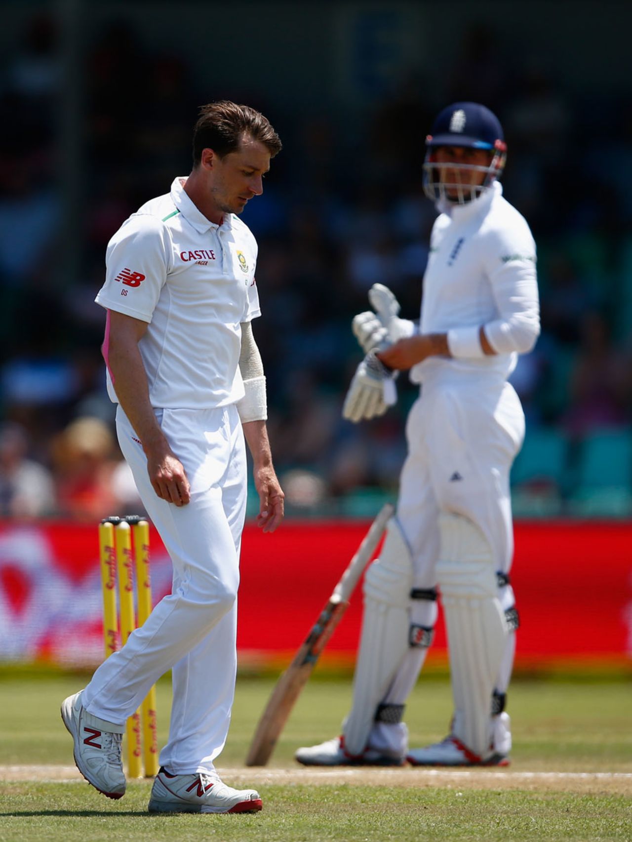 Dale Steyn twice left the field in the middle of an over, South Africa v England, 1st Test, Durban, 3rd day, December 28, 2015