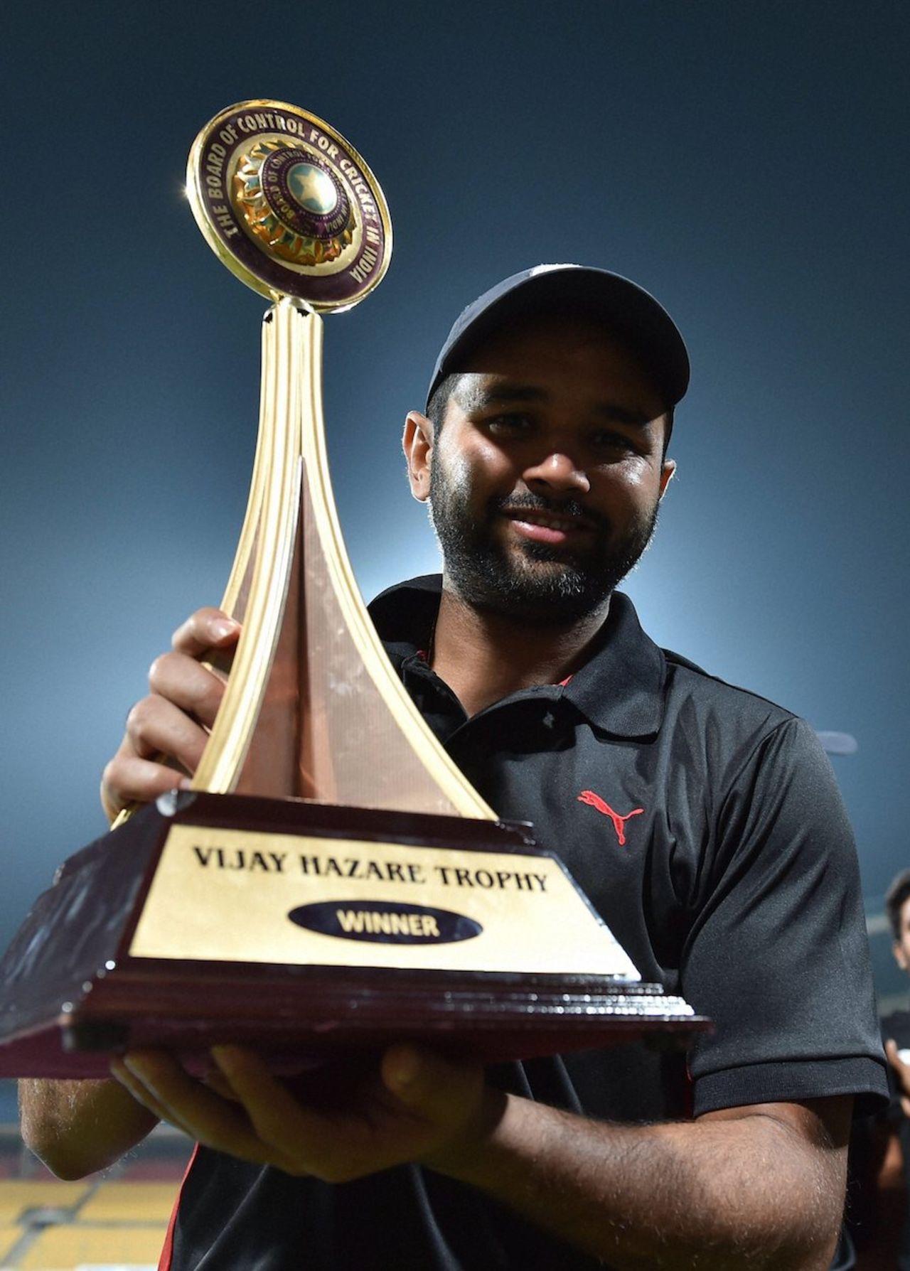 Parthiv Patel with the Vijay Hazare Trophy, Delhi v Gujarat, Vijay Hazare Trophy final, Bangalore, December 28, 2015