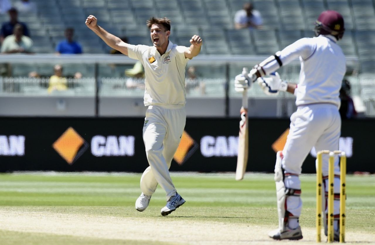 Mitchell Marsh celebrates after having Marlon Samuels caught behind, Australia v West Indies, 2nd Test, Melbourne, 4th day, December 29, 2015