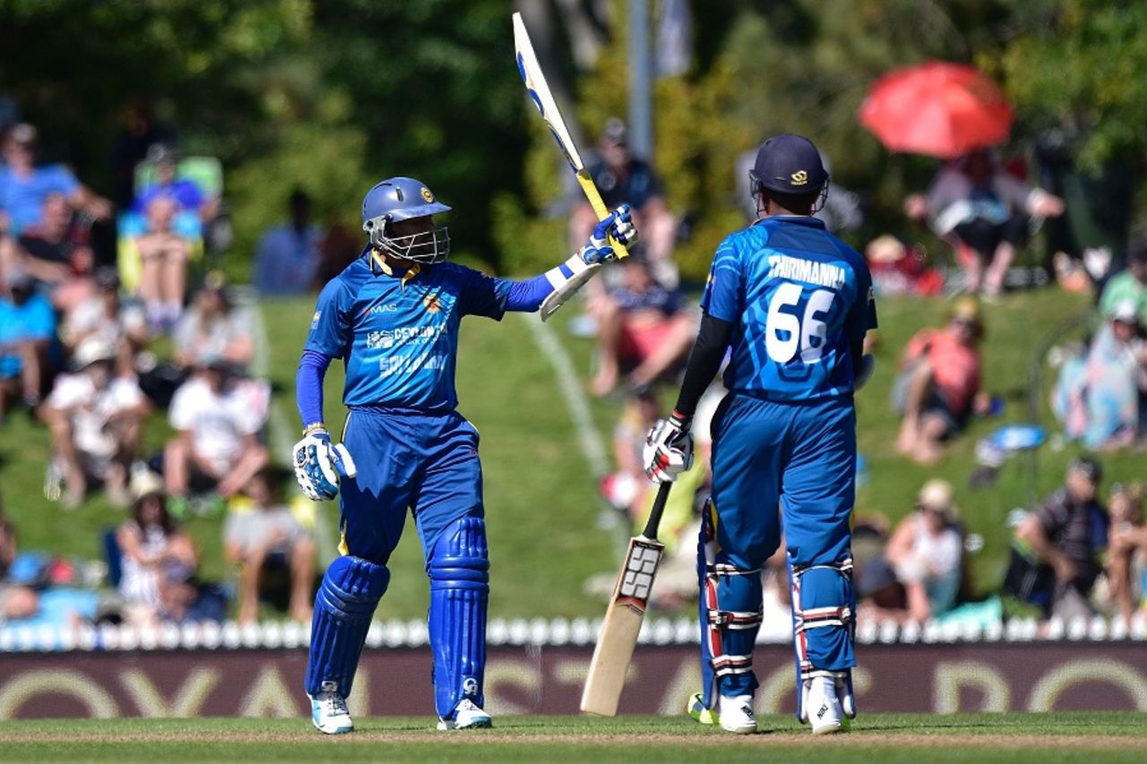 Tillakaratne Dilshan raises his bat after reaching his fifty, New Zealand v Sri Lanka, 3rd ODI, Nelson, December 31, 2015