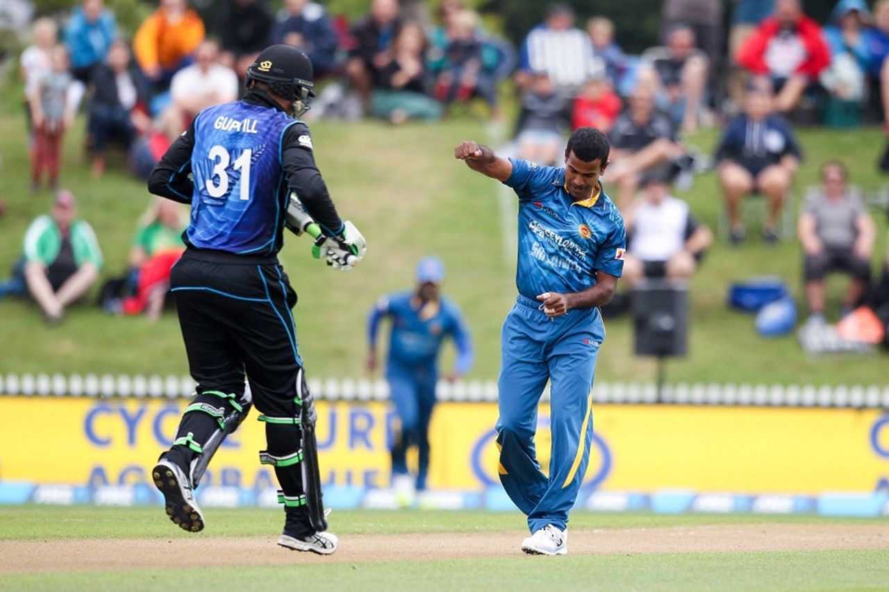 Nuwan Kulasekara trapped Martin Guptill with a toe-crushing yorker, New Zealand v Sri Lanka, 4th ODI, Nelson, January 2, 2016