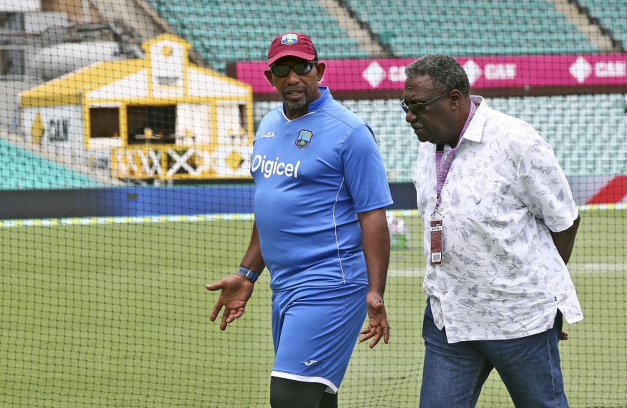 Phil Simmons chats with Clive Lloyd during a practice session, Sydney, January 2, 2016
