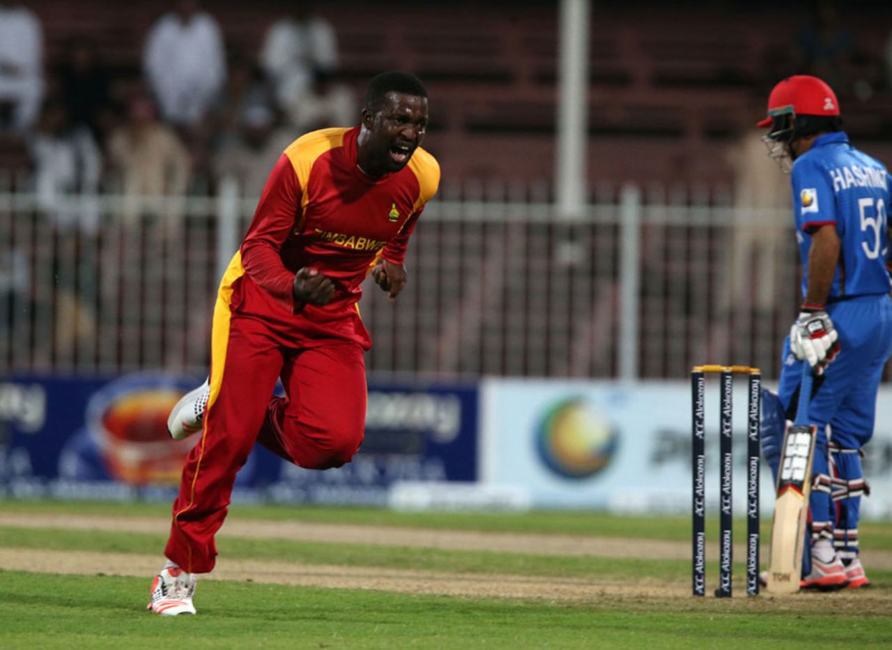 Tendai Chisoro exults after a wicket, Afghanistan v Zimbabwe, 3rd ODI, Sharjah, January 2, 2016