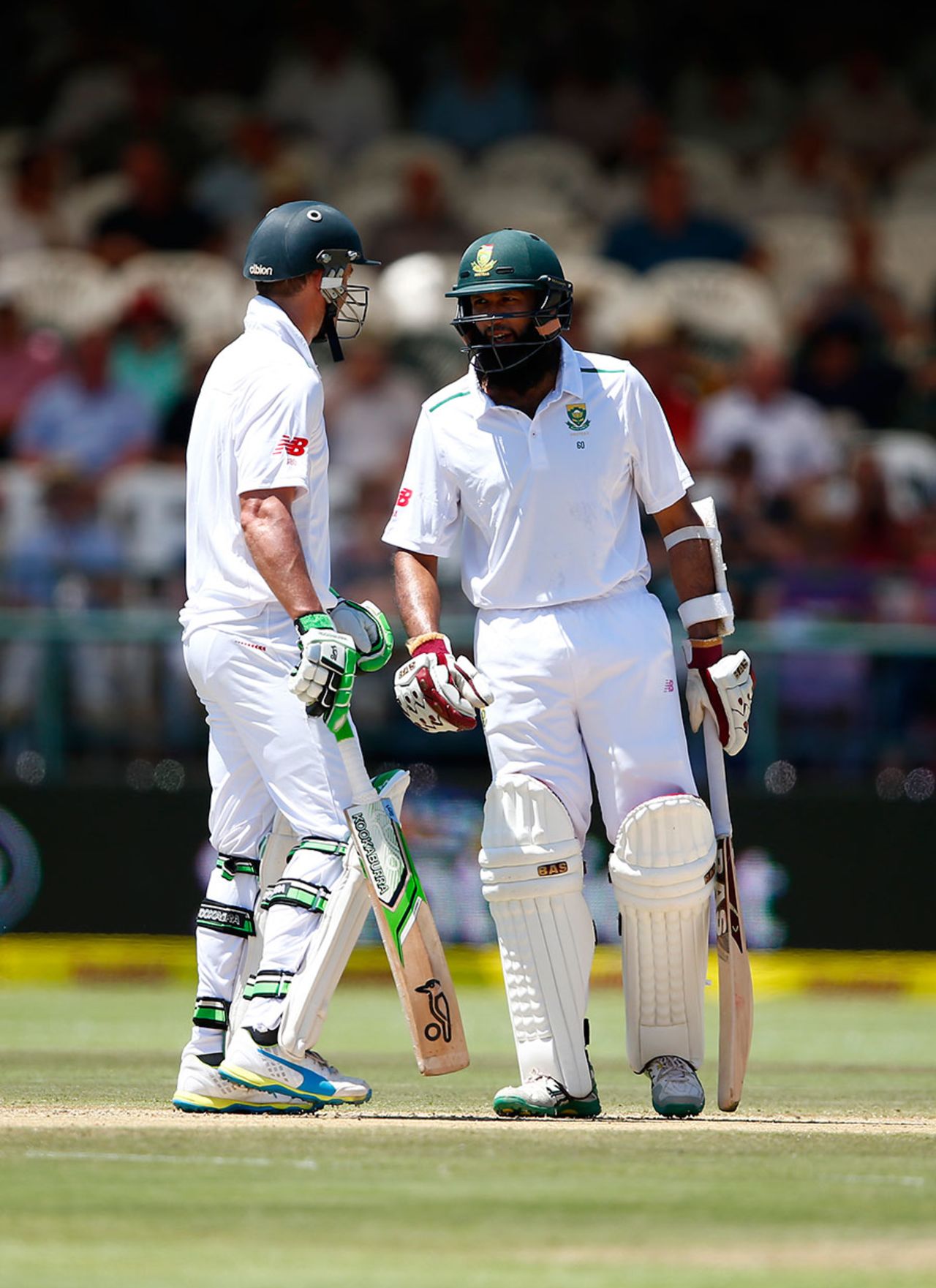AB de Villiers  and Hashim Amla carried the fight for South Africa in the morning session, South Africa v England, 2nd Test, Cape Town, 3rd day, January 4, 2016