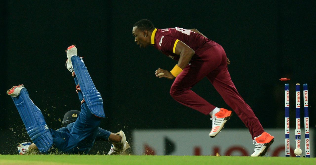 Dwayne Bravo tries to run out Shehan Jayasuriya, Sri Lanka v West Indies, 2nd T20I, Colombo, November 11, 2015