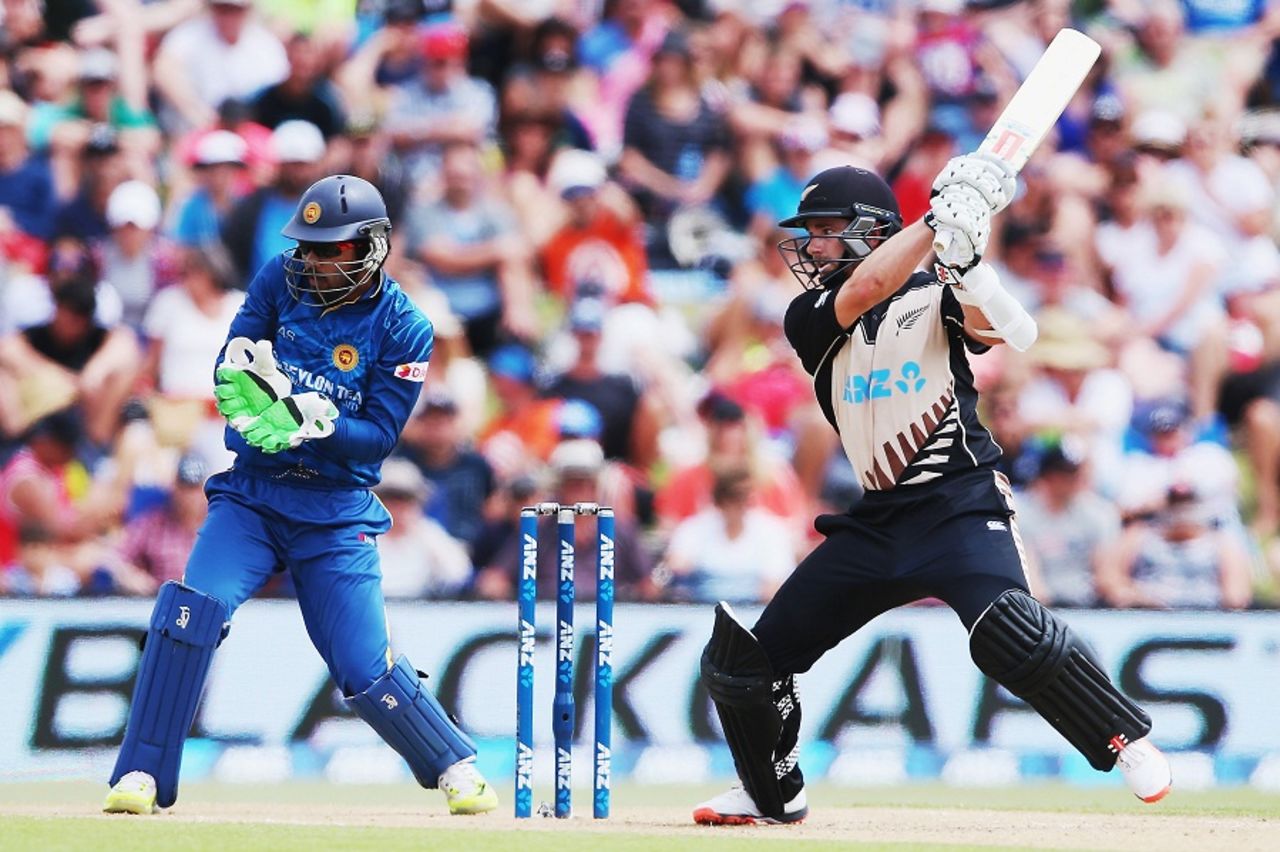 Kane Williamson cuts, New Zealand v Sri Lanka, 1st T20I,  Mount Maunganui, January 7, 2016