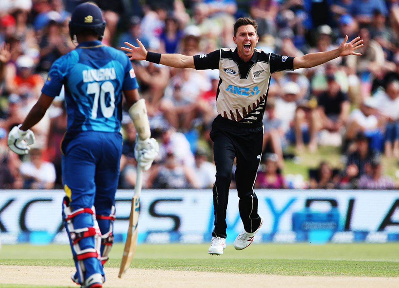 Trent Boult appeals for a wicket, New Zealand v Sri Lanka, 1st T20I,  Mount Maunganui, January 7, 2016