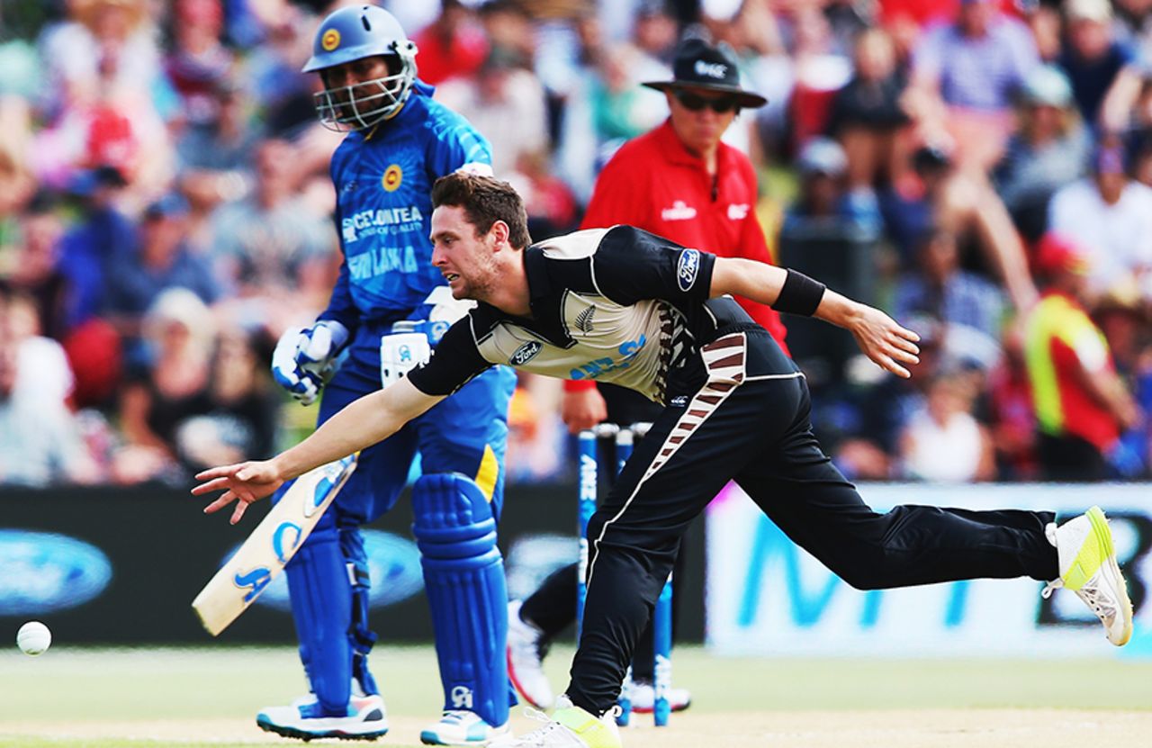 Matt Henry tries to stop the ball in his follow-through, New Zealand v Sri Lanka, 1st T20I,  Mount Maunganui, January 7, 2016