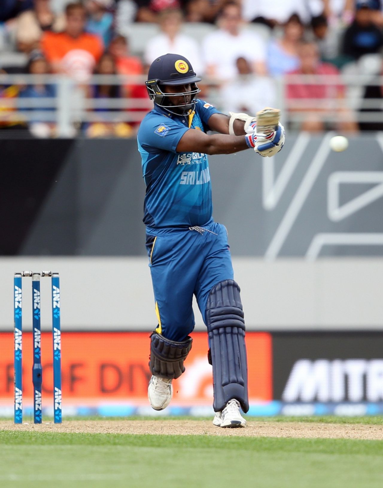 Angelo Mathews plays a pull during his unbeaten 81, New Zealand v Sri Lanka, 2nd T20I, Auckland, January 10, 2016