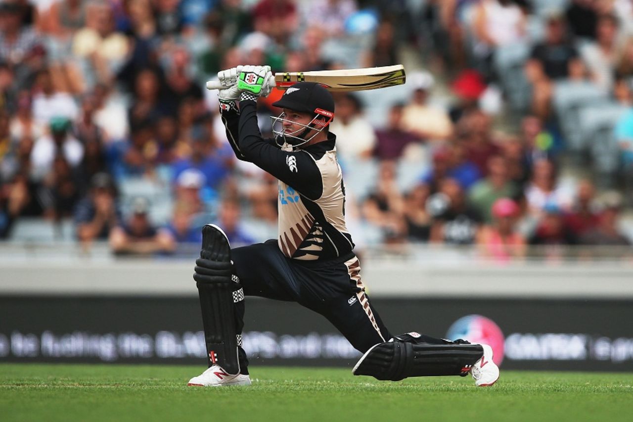 Colin Munro goes through the off side, New Zealand v Sri Lanka, 2nd T20I, Auckland, January 10, 2016