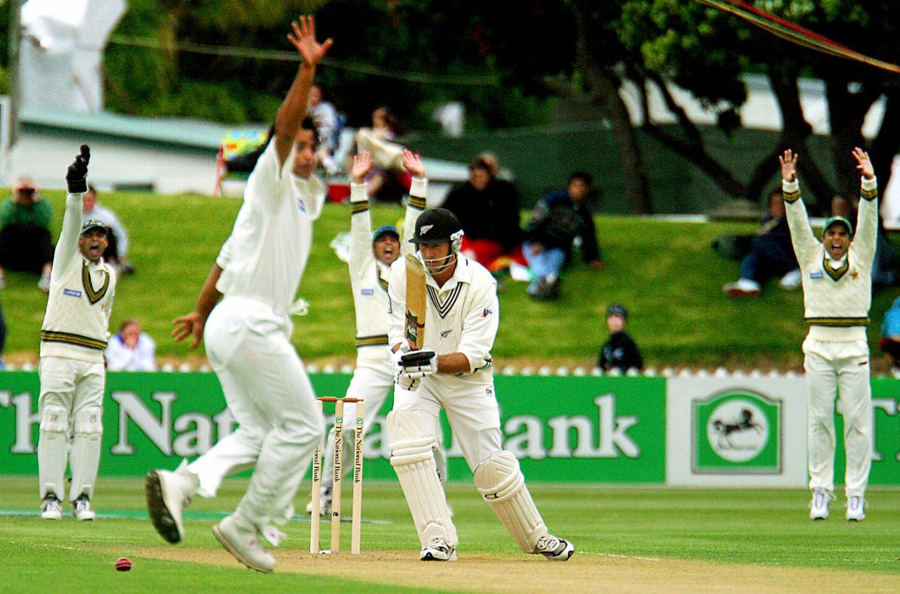 Stephen Fleming is lbw to Shoaib Akhtar, New Zealand v Pakistan, second Test, day one, December 26, 2003, Wellington