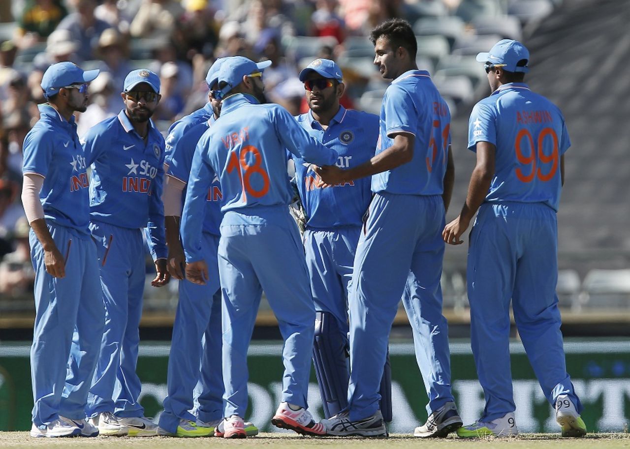Barinder Sran celebrates a wicket with his team-mates, Australia v India, 1st ODI, Perth, January 12, 2016