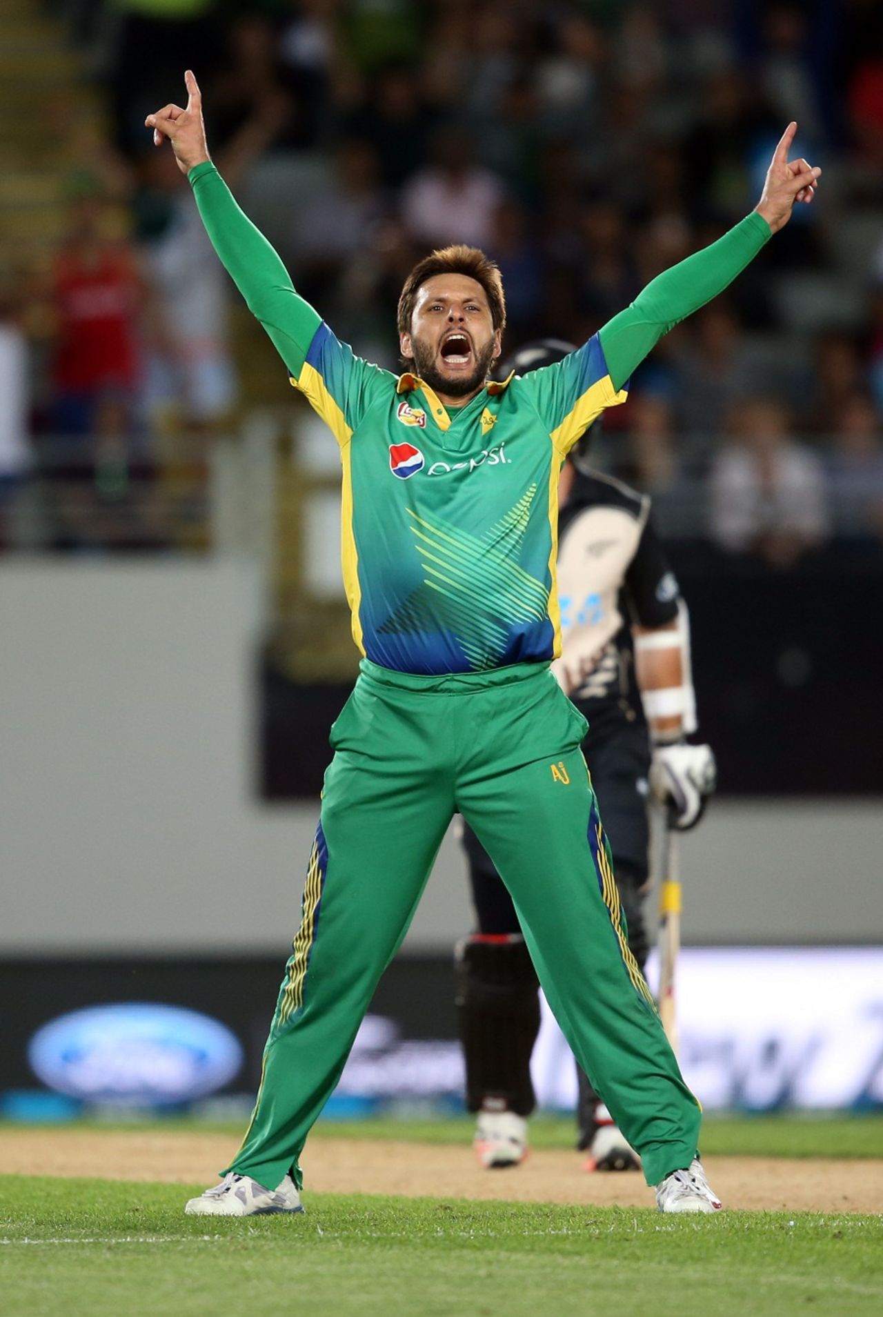 Shahid Afridi celebrates a wicket in trademark fashion, New Zealand v Pakistan, 1st T20I, Auckland, January 15, 2016