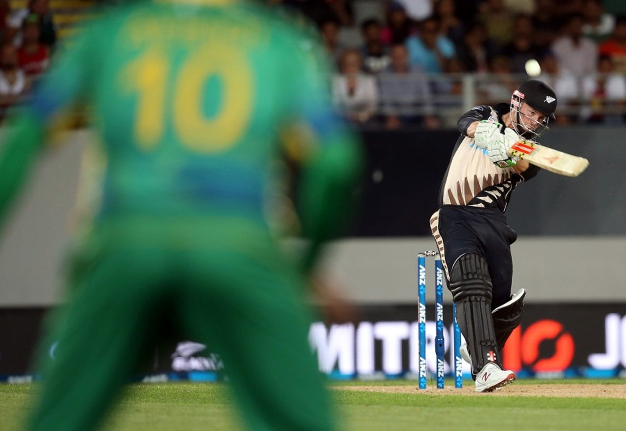 Colin Munro smacks one during his 27-ball 56, New Zealand v Pakistan, 1st T20I, Auckland, January 15, 2016