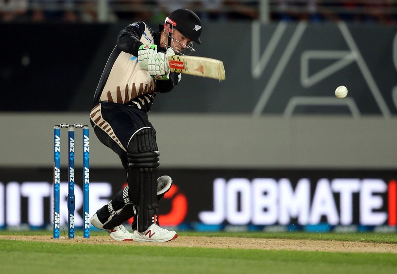 Colin Munro plays a straight drive, New Zealand v Pakistan, 1st T20I, Auckland, January 15, 2016
