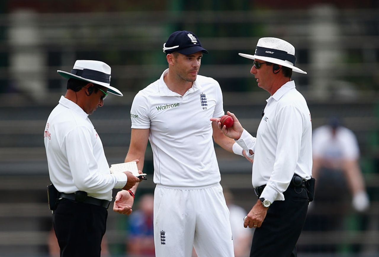 James Anderson was bemused when he was removed from the attack, South Africa v England, 3rd Test, Johannesburg, 2nd day, January 15, 2016