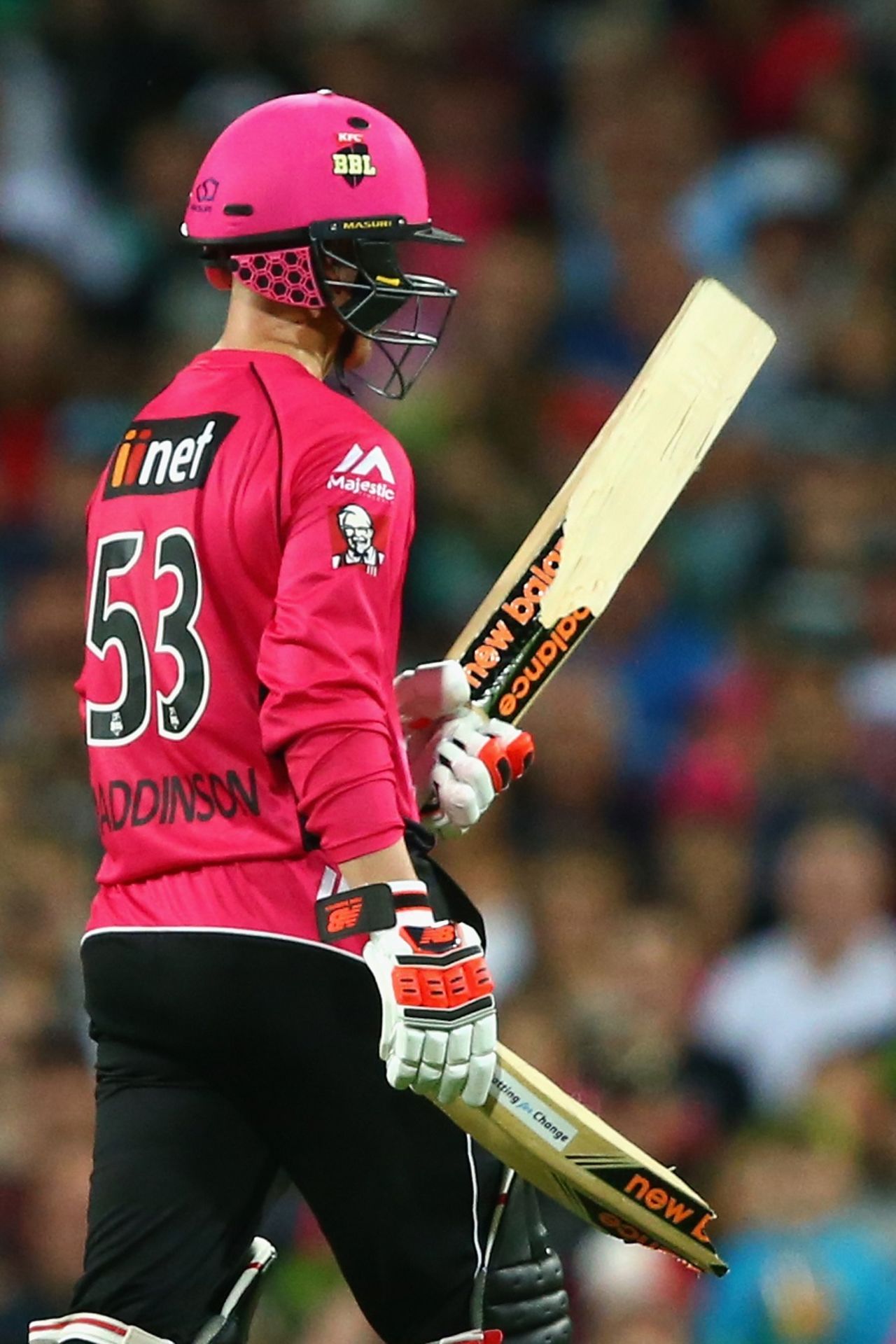 Nic Maddinson broke his bat when he drove a full toss from a spinner, Sydney Sixers v Sydney Thunder, BBL 2015-16, SCG, January 16, 2016