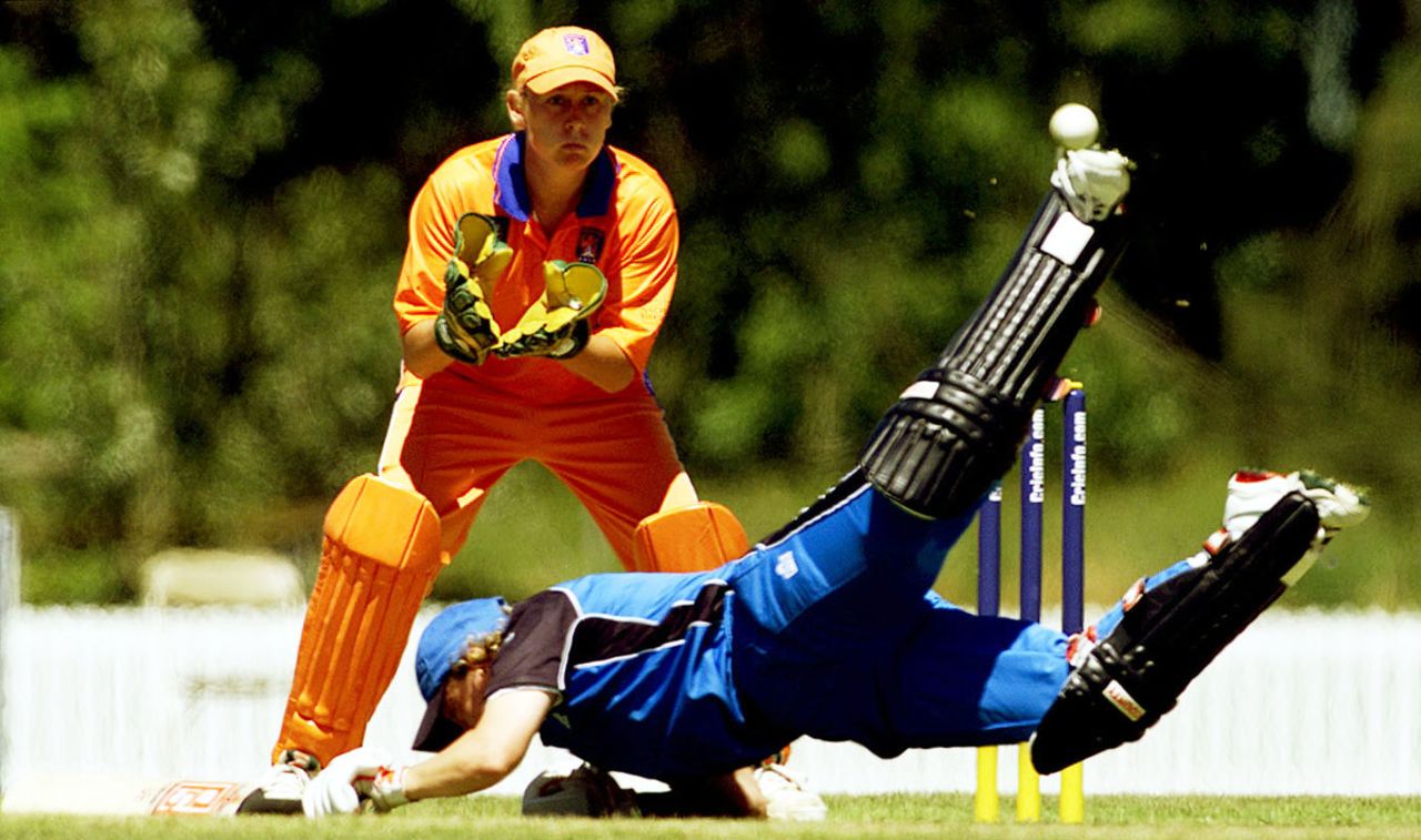 Barbara Daniels dives to make it back to the crease and Netherlands keeper Rowan Milburn watches the ball, England v New Zealand, Women's World Cup, Lincoln, November 30, 2000