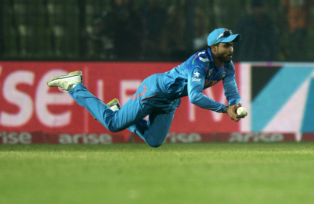 Ravindra Jadeja dives for a catch, India v Sri Lanka, Asia Cup, Fatullah, February 28, 2014 