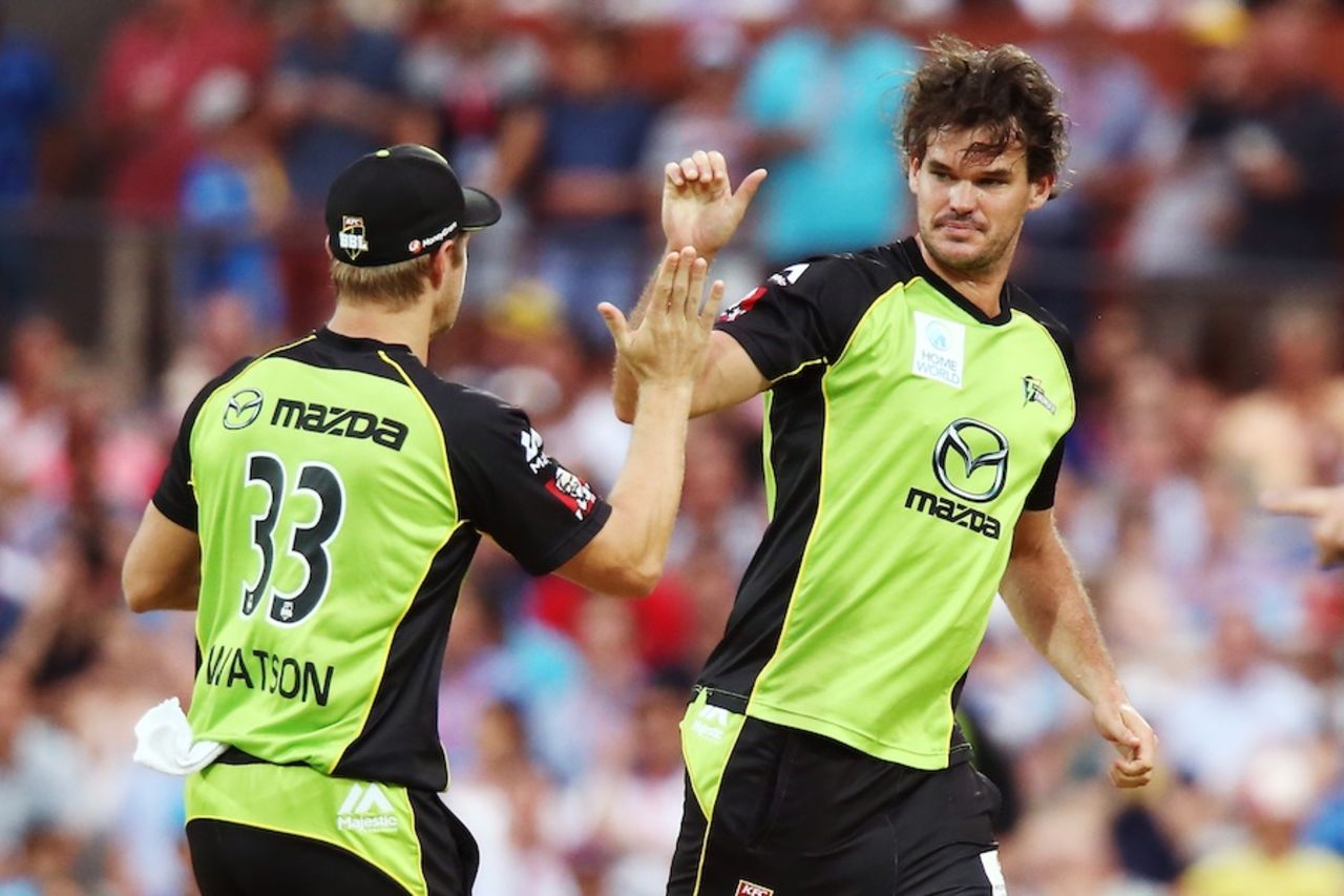 Clint McKay claimed three wickets but conceded 44 runs, Adelaide Strikers v Sydney Thunder, BBL 2015-16, 1st semi-final, Adelaide, January 21, 2016