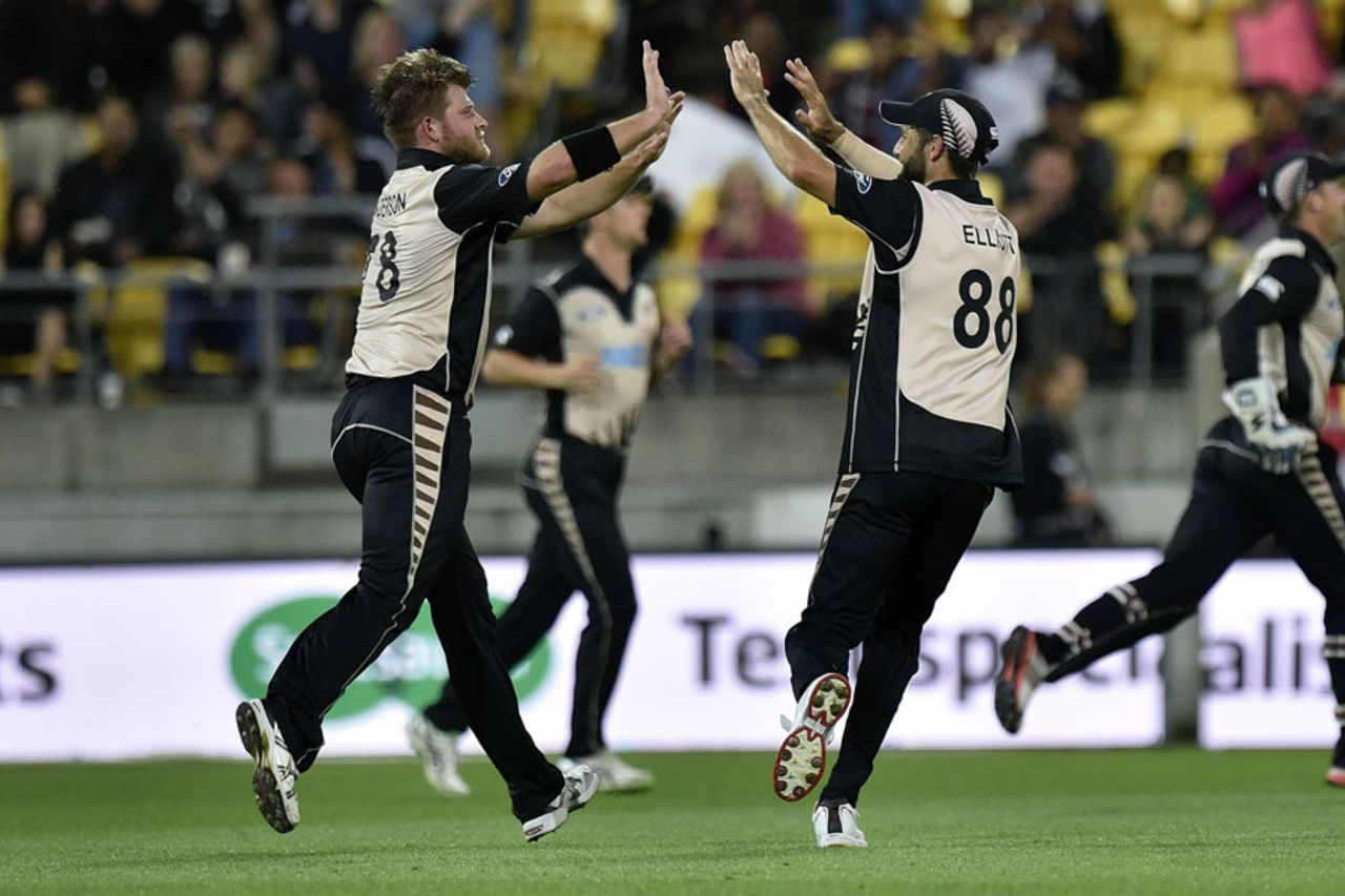 Corey Anderson backed his 42-ball 82 with key wickets on the field, New Zealand v Pakistan, 3rd T20I, Wellington, January 22, 2016