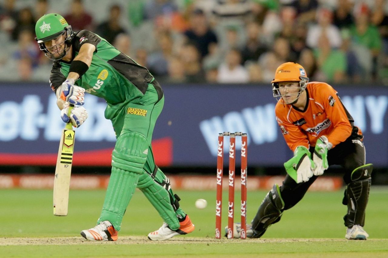 Kevin Pietersen works the ball to the leg side, Melbourne Stars v Perth Scorchers, 2nd semi-final, BBL 2015-16, Melbourne, January 22, 2016